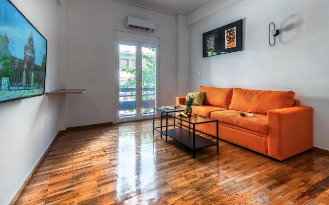 Modern and Stylish Renovated Flat, next to Metro