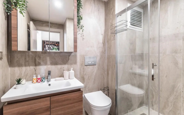 Central Studio w Balcony 10 min to Lara Beach