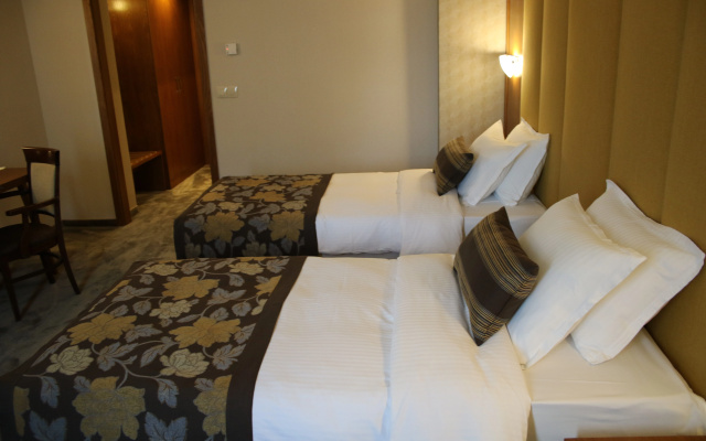 Golden Tulip Varna - Image 6