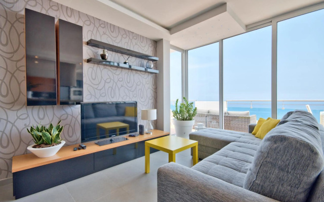 Magnificent Seafront 2-bedroom Sliema penthouse