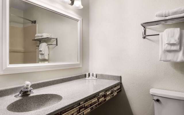 Ramada by Wyndham Richland Center