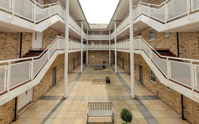 PREMIER SUITES Reading