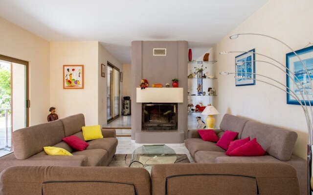 Premium Villa in Ollioules with Swimming Pool