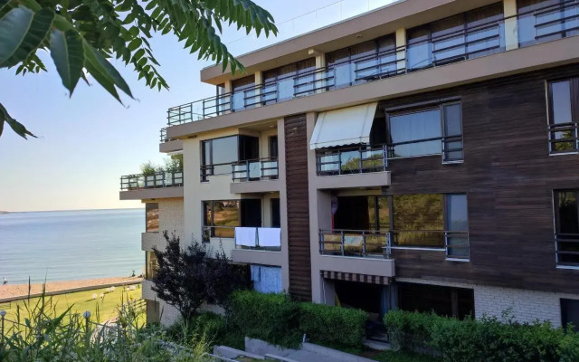 Sand Lilies beach residence