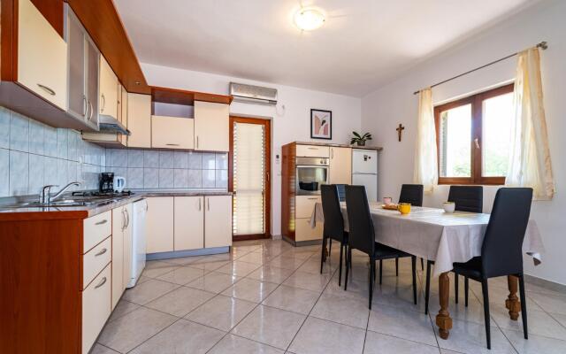 Mari - with view - A1(4)