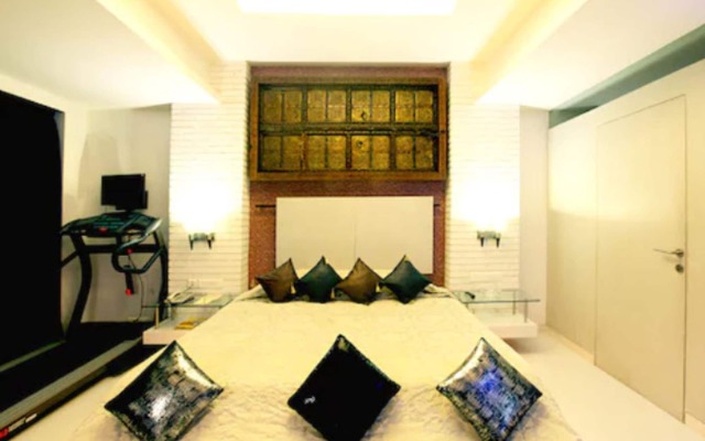 Peninsula Grand Hotel