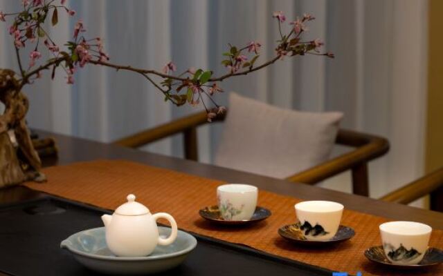 Windy Lake View Resort Hotel