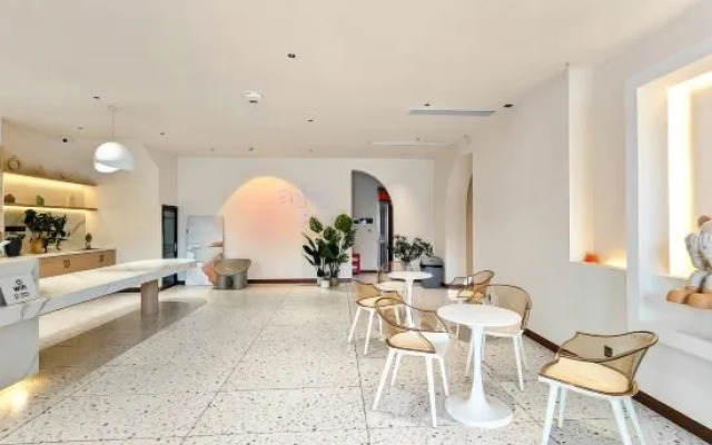 Beihai Yuegang Hotel (International Passenger Port Qiaogang Branch)