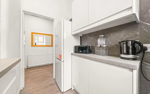 Cosy and Bright 3-Bedroom Flat