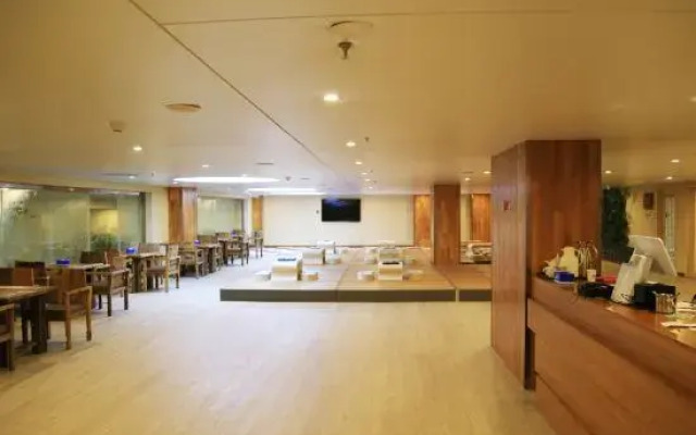 Changbai Mountain Wanda Yue Loft Hot Spring Hotel (Tourism Service Center of West Changbai Mountain)