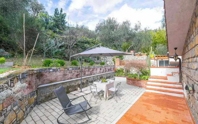 Villa Breezy Way - Among Greenery