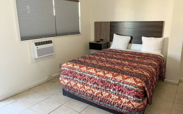 Captain's Table Hotel