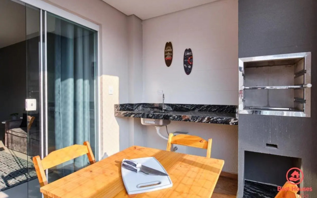 BH15: Apto charmoso com piscina e churrasqueira