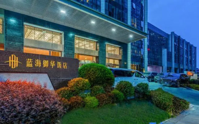 Chengdu LUXURY BLUE HORIZON Hotel (Business District Global Center)