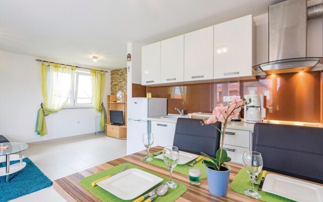 Beautiful Home in Valbandon With Wifi and 4 Bedrooms