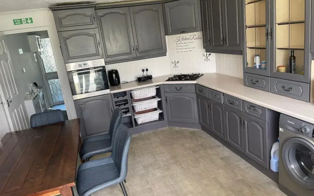 Basildon 3 Bedroom - Free Parking, Private Garden