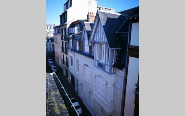Charming flat middle of Trouville, 150m from beach