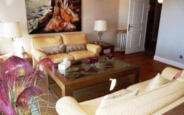 Charming 2 bedroom apt in Central Cannes walking distance to beaches Croisette and the Palais 678