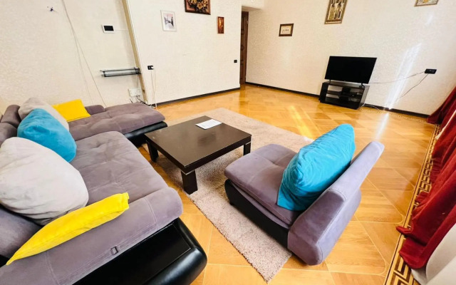 SPACIOUS Apt in Yerevan with JACUZZI Near Opera
