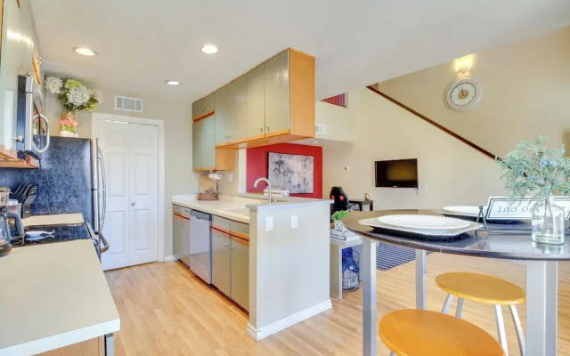 1 Mi to Unm: Convenient Albuquerque Townhome!