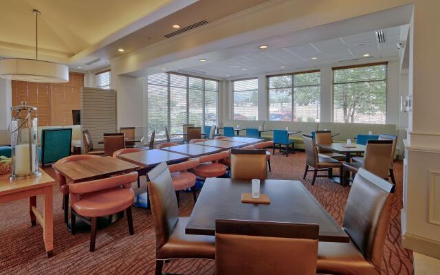 Hilton Garden Inn Albuquerque / Journal Center