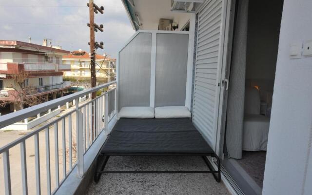 Themis 40 steps from beach