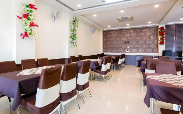 Oyo 3892 Hotel Divya Palace