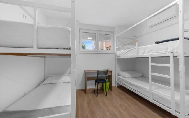 Hostel Elli