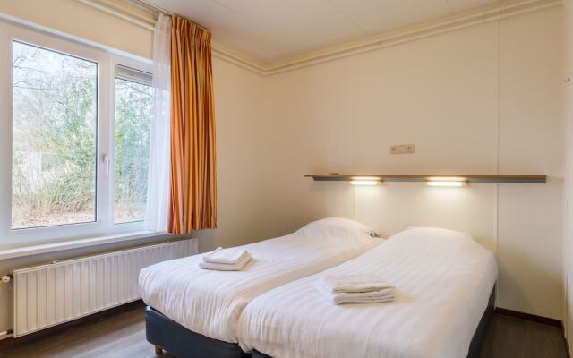 Comfortable Bungalow Near Hunebedcentrum
