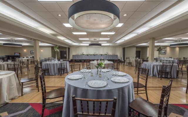 Four Points by Sheraton Edmonton South