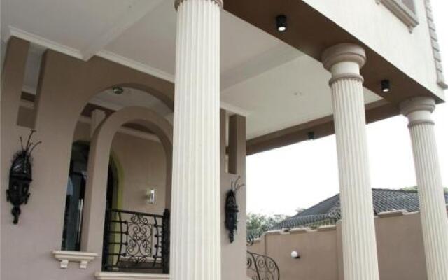 La Maison Hotel And Suites