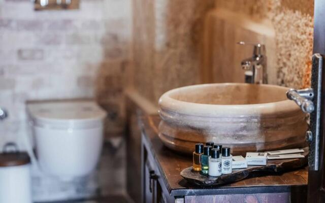 Bayar Cave Suites