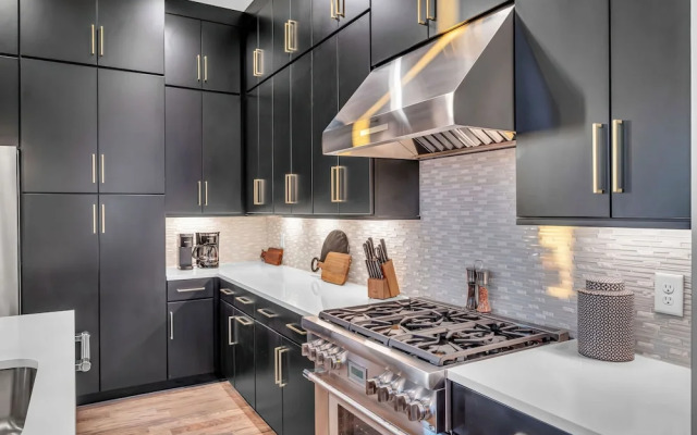 Rooftop Hot Tub City Views Disco Lounge