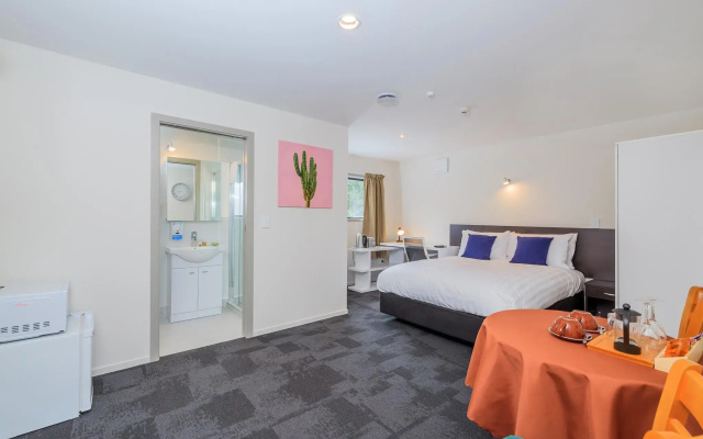 Greenlane Motel