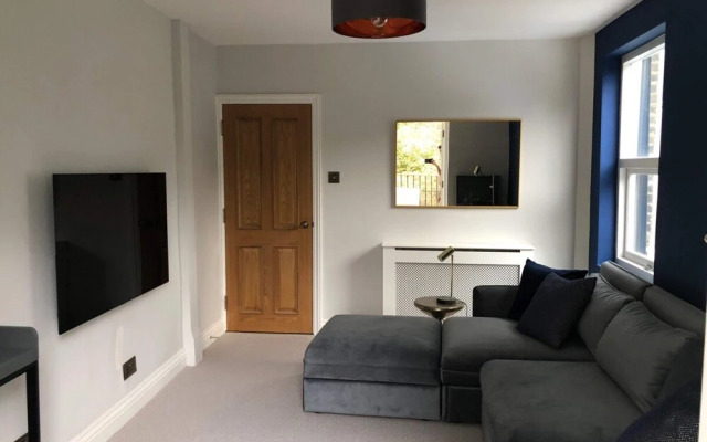 Luxury Victorian 2 Bedroom Apartment Near Tube