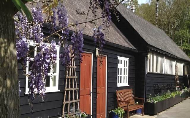 Wisteria Cottage B&B