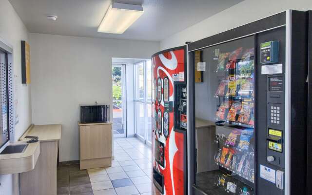 Motel 6 Everett, WA - North