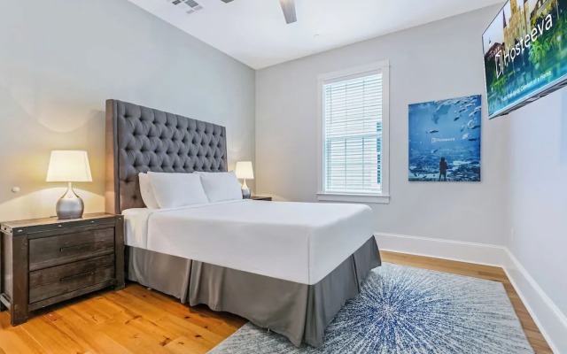 Spacious 4BR Condo with Pool