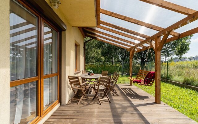 Czarnochowice House by Renters