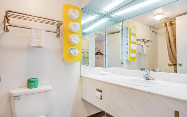 OYO Hotel Mona Lake Muskegon