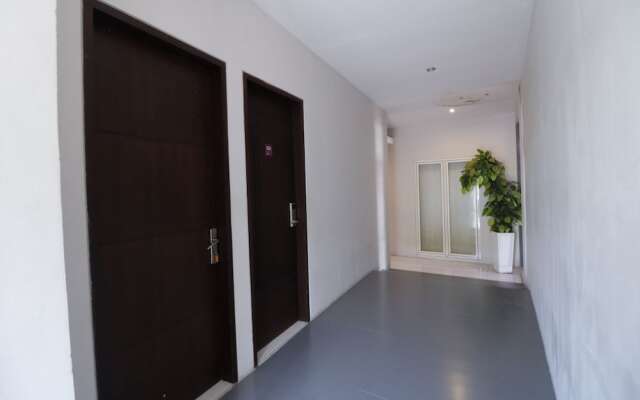 RedDoorz Plus @ Airlangga Mataram