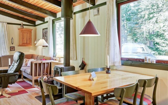 Well-furnished Holiday Home Nearby a Recreational Lake