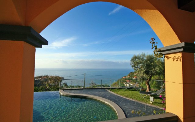 Lovingly Restored Old Villa, Heated Pool, Garden, Sea Views Quinta Girassol