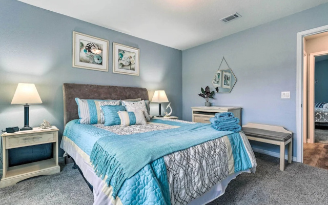 Spacious Navarre Retreat w/ Fenced-in Yard!