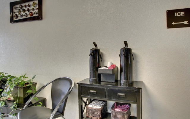 Motel 6 Altoona, IA - Des Moines East