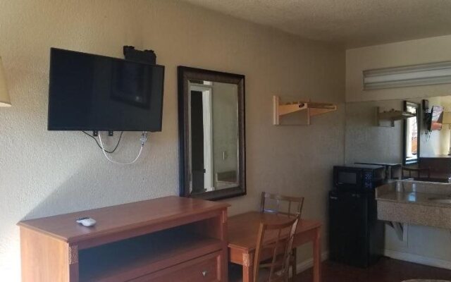 Tiffany Inn Corona
