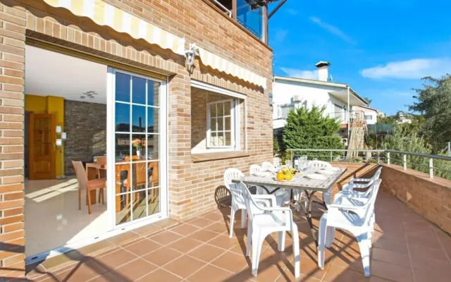 Sotet in Vidreres With 4 Bedrooms and 2 Bathrooms