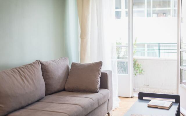 Adelos City apartment next to Academy