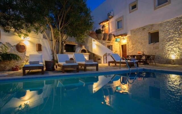 Traditional House 1 with Pool