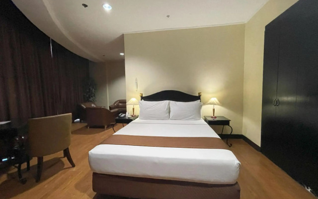 The Golden Peak Hotel & Suites powered by Cocotel